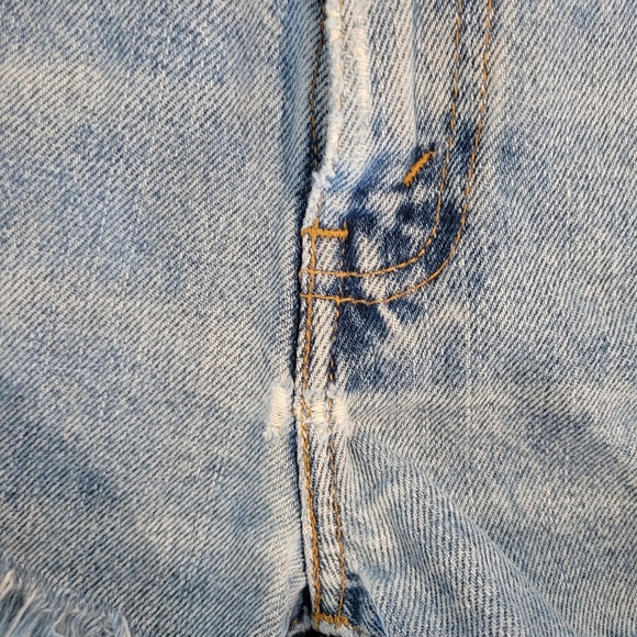 Vintage Levi cut off jean shorts - Picture 5 of 5